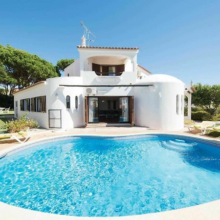 Modern Holiday Home In Quarteira With Swimming Pool Oda fotoğraf